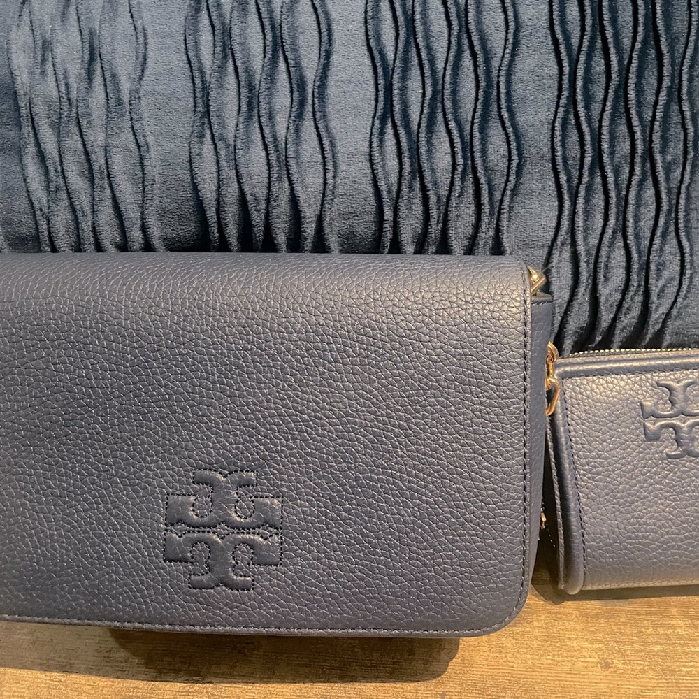 Authentic Tory Burch (Navy Blue)